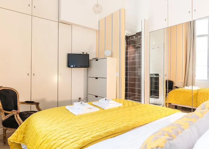 Luxury Typical Parisian Flat - 5 Min From Louvre