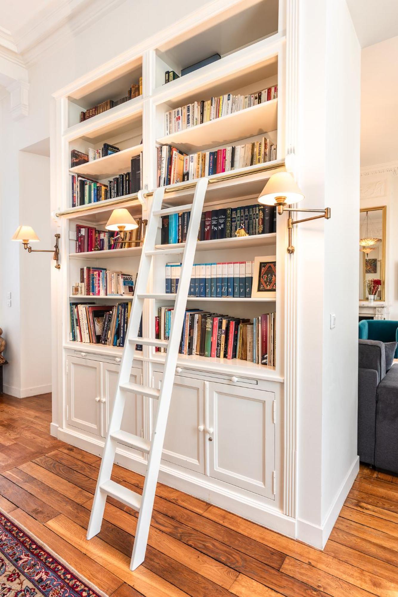 Appartamento Luxury Typical Parisian Flat - 5 Min From Louvre Parigi