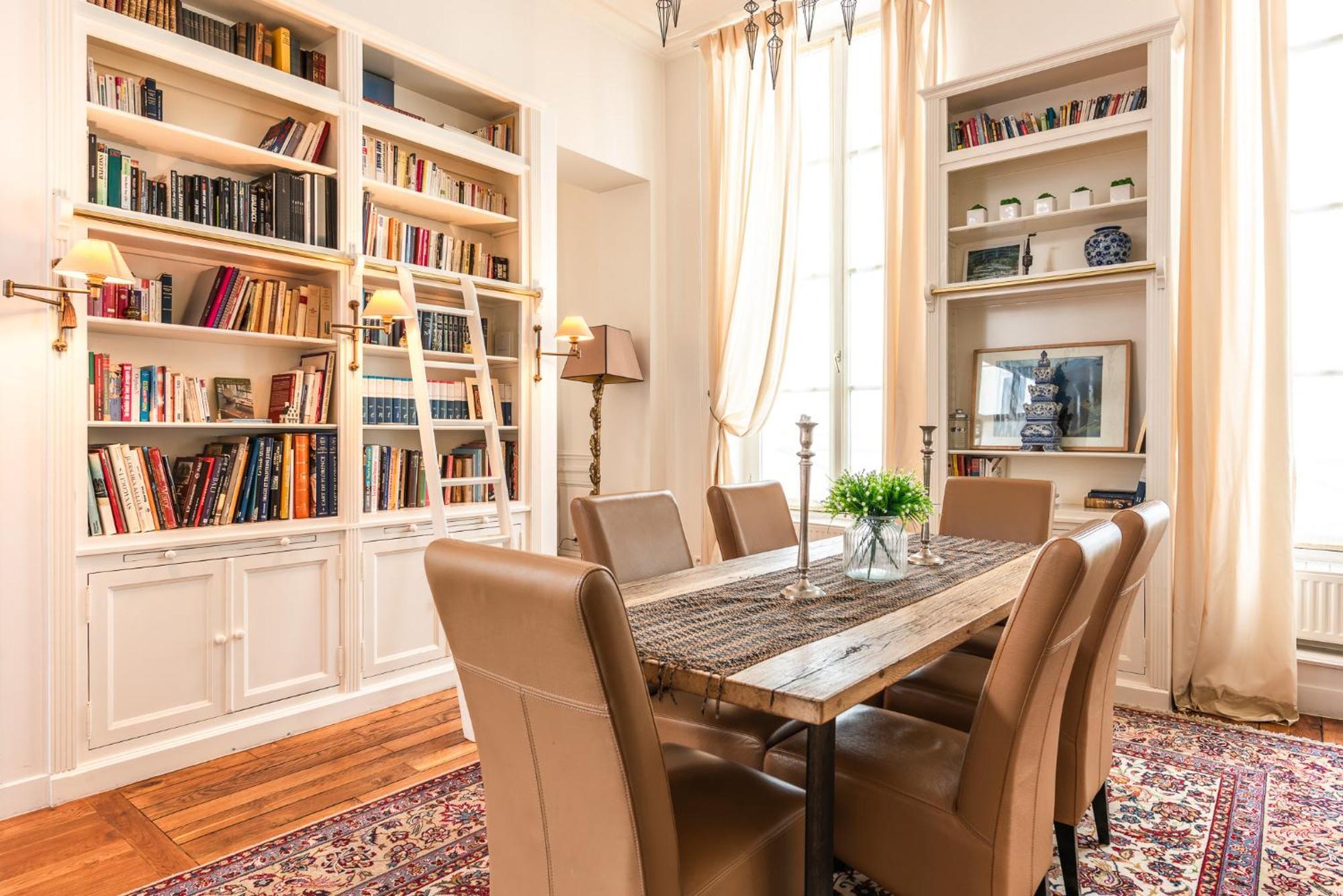 Appartamento Luxury Typical Parisian Flat - 5 Min From Louvre